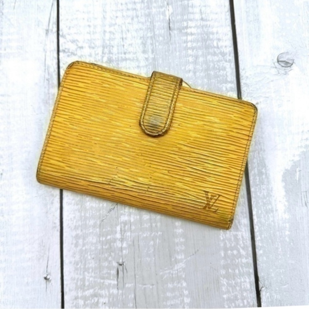 AUTHENTIC Louis Vuitton Epi Leather French Purse Wallet. Tassel yellow.